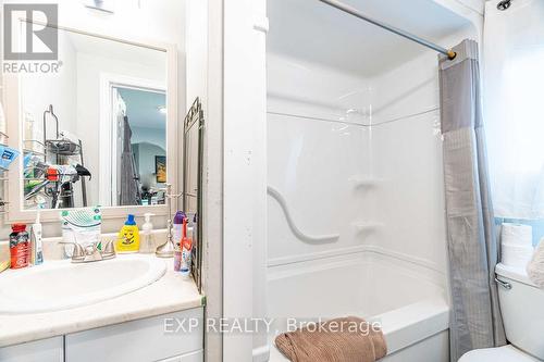 49 Paddington Avenue, London, ON - Indoor Photo Showing Bathroom