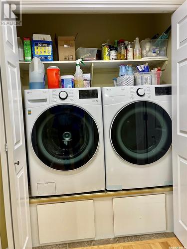 352 Bendel Crescent, Martensville, SK - Indoor Photo Showing Laundry Room