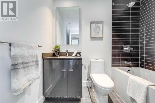 1003 - 7 Grenville Street, Toronto, ON - Indoor Photo Showing Bathroom