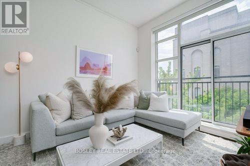 502 - 955 Queen Street W, Toronto, ON - Indoor Photo Showing Living Room