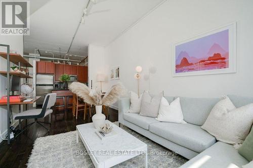 502 - 955 Queen Street W, Toronto, ON - Indoor Photo Showing Living Room