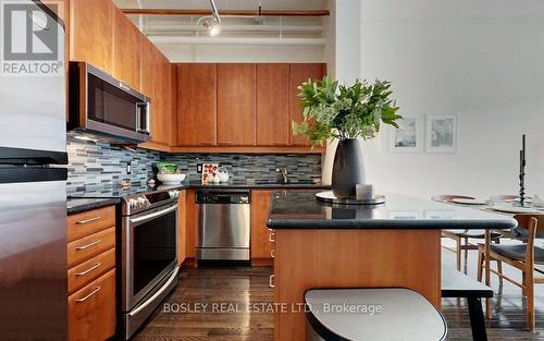 502 - 955 Queen Street W, Toronto, ON - Indoor Photo Showing Kitchen