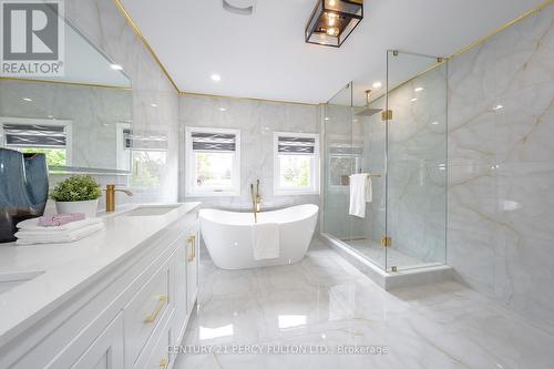 394 East Avenue, Toronto, ON - Indoor Photo Showing Bathroom
