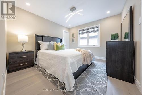 394 East Avenue, Toronto, ON - Indoor Photo Showing Bedroom