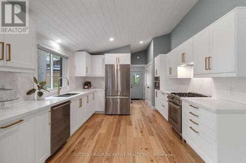 16 Crestwood Drive, Barrie, ON - Indoor Photo Showing Kitchen With Double Sink With Upgraded Kitchen