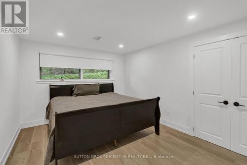 16 Crestwood Drive, Barrie, ON - Indoor Photo Showing Bedroom
