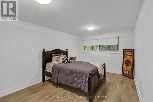 16 Crestwood Drive, Barrie, ON - Indoor Photo Showing Bedroom