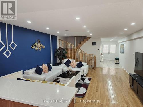 559 Candlestick Circle, Mississauga, ON - Indoor Photo Showing Other Room
