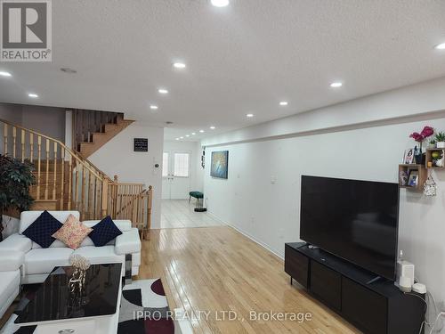 559 Candlestick Circle, Mississauga, ON - Indoor