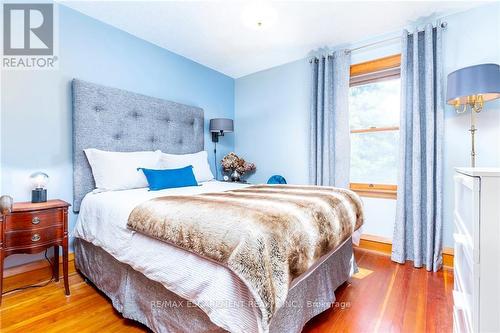 245 Province Street S, Hamilton, ON - Indoor Photo Showing Bedroom