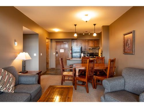 303 - 1549 Kicking Horse Trail, Golden, BC - Indoor Photo Showing Living Room