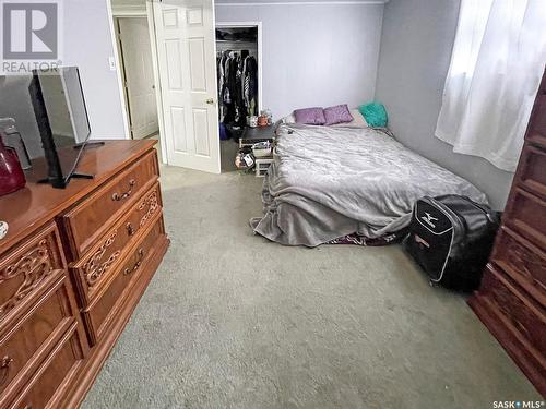 314 10Th Avenue Nw, Swift Current, SK - Indoor Photo Showing Bedroom