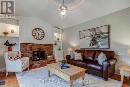 416 Scarlett Crescent, Burlington, ON - Indoor Photo Showing Living Room With Fireplace