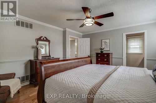 416 Scarlett Crescent, Burlington, ON - Indoor Photo Showing Bedroom