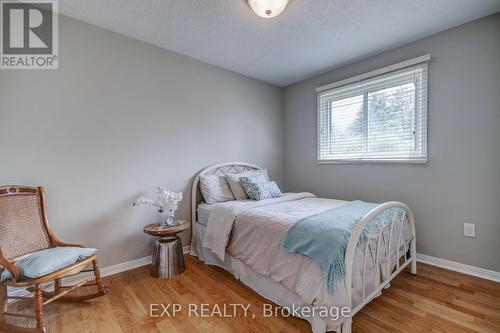 416 Scarlett Crescent, Burlington, ON - Indoor Photo Showing Bedroom