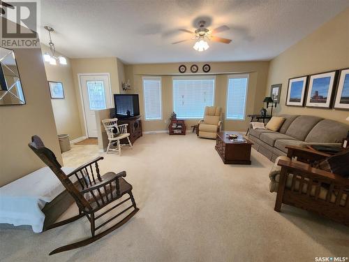 225 3Rd Street, North Weyburn, SK - Indoor Photo Showing Living Room