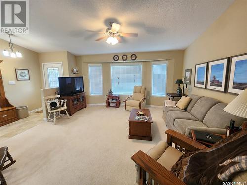 225 3Rd Street, North Weyburn, SK - Indoor Photo Showing Living Room