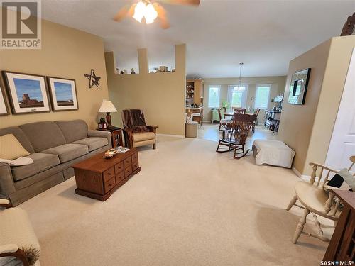 225 3Rd Street, North Weyburn, SK - Indoor Photo Showing Living Room