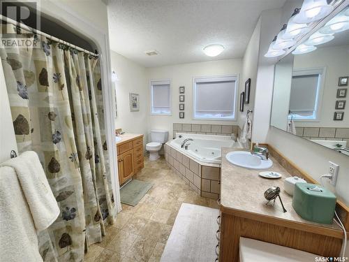 225 3Rd Street, North Weyburn, SK - Indoor Photo Showing Bathroom