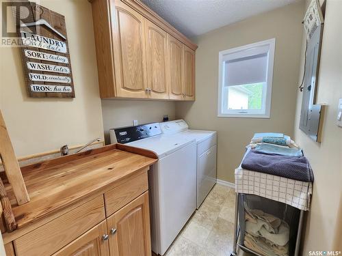 225 3Rd Street, North Weyburn, SK - Indoor Photo Showing Laundry Room