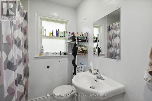 751 Leroy Avenue, London, ON - Indoor Photo Showing Bathroom