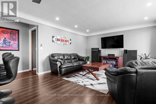 7097 Highway 3 W, Haldimand, ON - Indoor Photo Showing Living Room