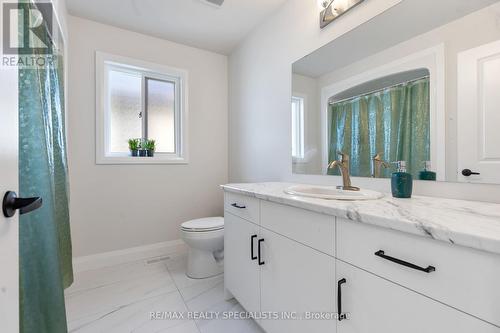 62 Cash Crescent, Ingersoll, ON - Indoor Photo Showing Bathroom