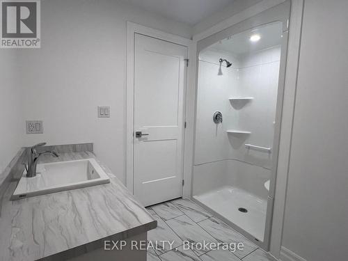 Upper - 7532 Splendour Drive, Niagara Falls, ON - Indoor Photo Showing Bathroom