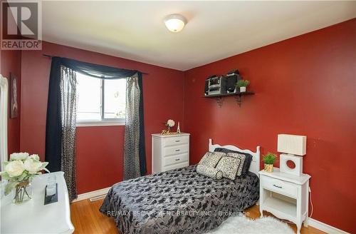 156 Ridge Street, Hamilton, ON - Indoor Photo Showing Bedroom