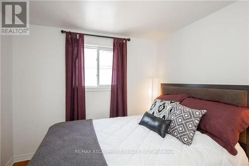 156 Ridge Street, Hamilton, ON - Indoor Photo Showing Bedroom