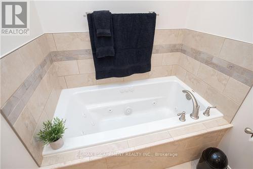 156 Ridge Street, Hamilton, ON - Indoor Photo Showing Bathroom