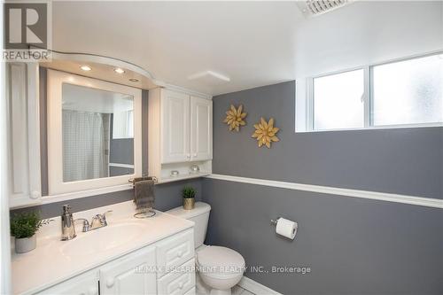 156 Ridge Street, Hamilton, ON - Indoor Photo Showing Bathroom