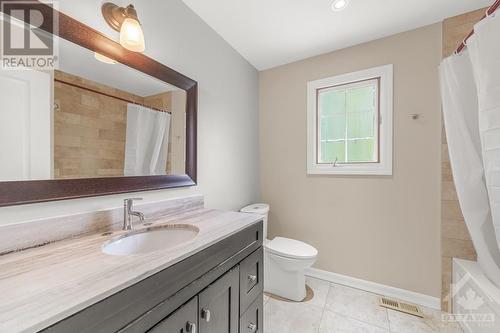 1031 Plante Drive, Ottawa, ON - Indoor Photo Showing Bathroom