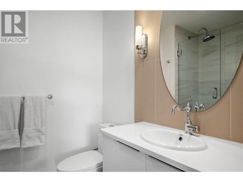 1151 Sunset Drive Unit# 602, Kelowna, BC - Indoor Photo Showing Bathroom