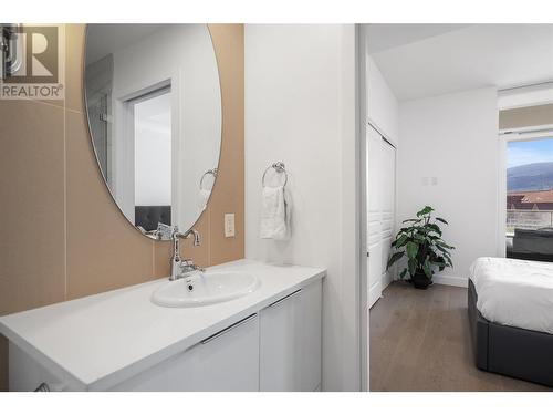 1151 Sunset Drive Unit# 602, Kelowna, BC - Indoor Photo Showing Bathroom