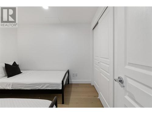 1151 Sunset Drive Unit# 602, Kelowna, BC - Indoor Photo Showing Bedroom