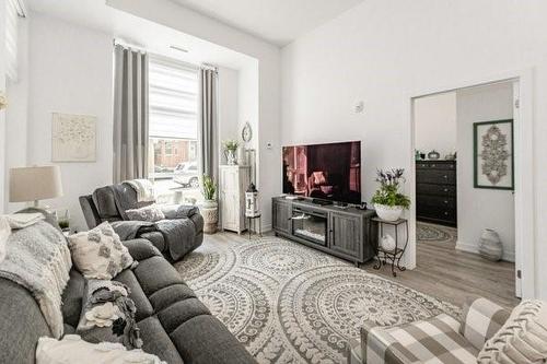81 Robinson Street|Unit #103, Hamilton, ON - Indoor Photo Showing Living Room