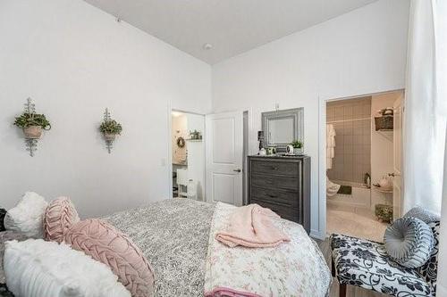 81 Robinson Street|Unit #103, Hamilton, ON - Indoor Photo Showing Bedroom