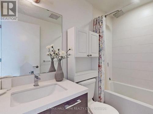 406 - 60 Haslett Avenue, Toronto, ON - Indoor Photo Showing Bathroom