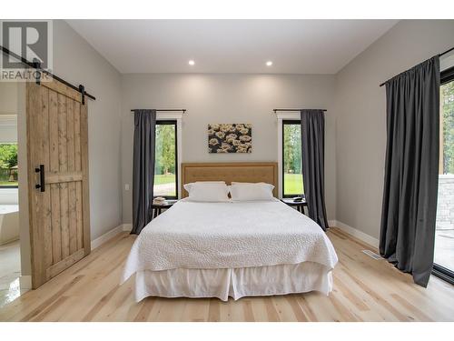 50 Foxwood Road, Grindrod, BC - Indoor Photo Showing Bedroom