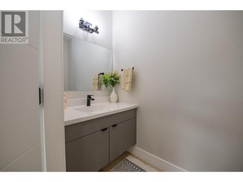 50 Foxwood Road, Grindrod, BC - Indoor Photo Showing Bathroom