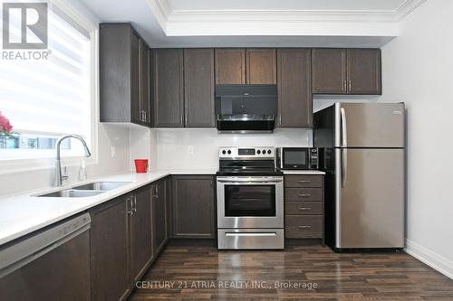 96 - 370 D Red Maple Road, Richmond Hill, ON - Indoor Photo Showing Kitchen With Double Sink With Upgraded Kitchen
