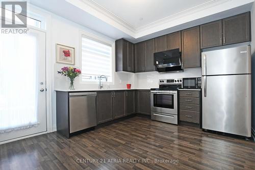 96 - 370 D Red Maple Road, Richmond Hill, ON - Indoor Photo Showing Kitchen