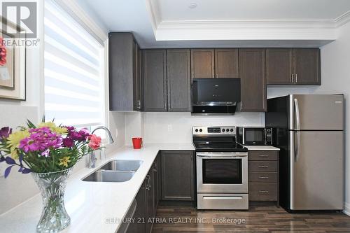 96 - 370 D Red Maple Road, Richmond Hill, ON - Indoor Photo Showing Kitchen With Double Sink