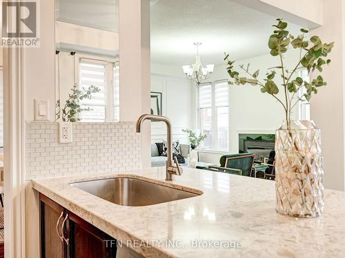 42 Corwin Drive, Bradford West Gwillimbury, ON - Indoor Photo Showing Kitchen