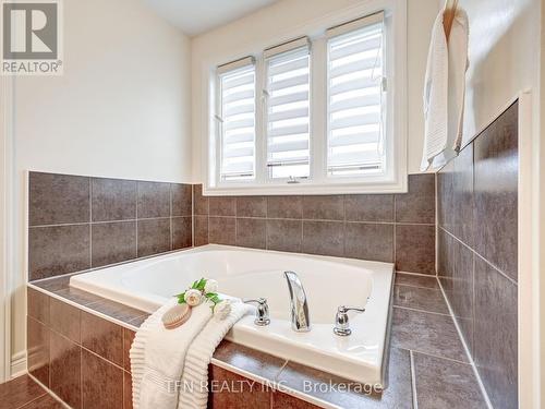 42 Corwin Drive, Bradford West Gwillimbury, ON - Indoor Photo Showing Bathroom