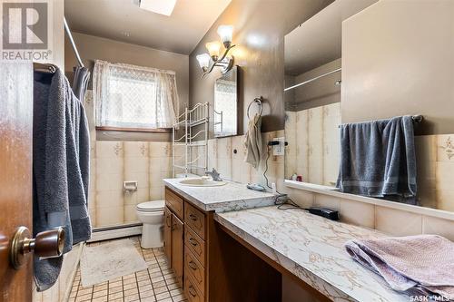 2077 Atkinson Street, Regina, SK - Indoor Photo Showing Bathroom