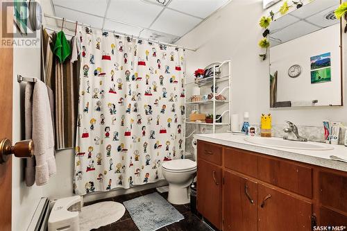 2077 Atkinson Street, Regina, SK - Indoor Photo Showing Bathroom