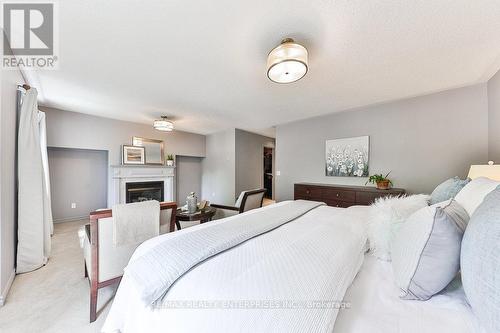 1576 Clarkson Road N, Mississauga, ON - Indoor Photo Showing Bedroom
