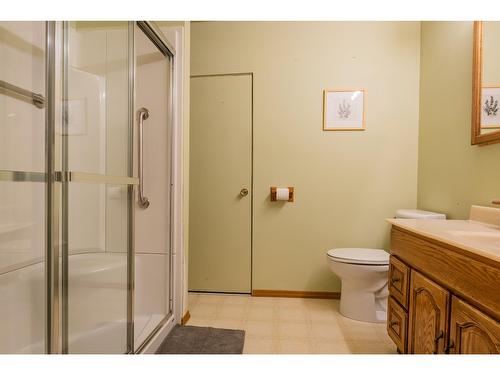 1685 Third Avenue, Rossland, BC - Indoor Photo Showing Bathroom